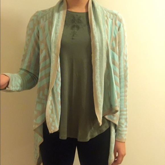 Francesca's Blue Aztec‎ Cardigan - Picture 4 of 4